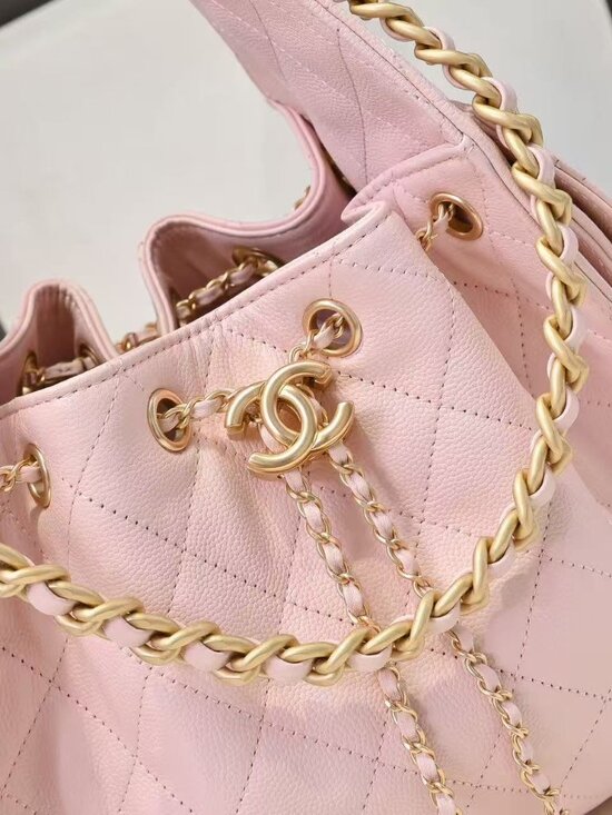 Classic CHANEL Bag: A Stylish and Versatile Choice for Elegance - Picture 6 of 7